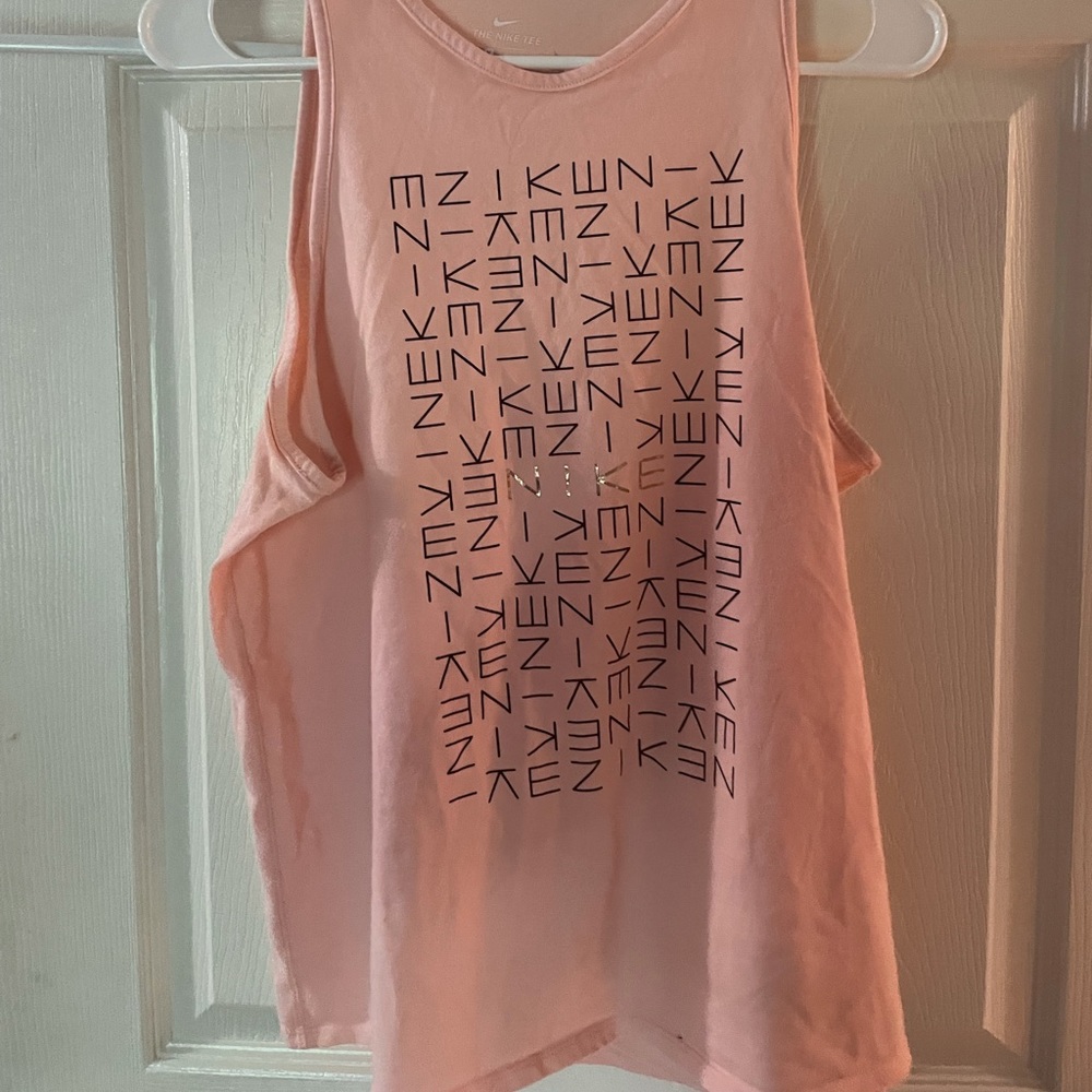 Cute sleeveless work out top.